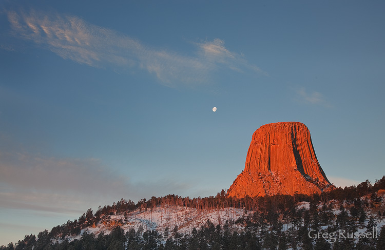 beautiful sunrise/moonset at devils tower national monument, wyoming