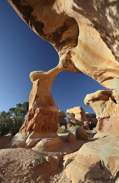 grand staircase-escalante; national park photo; utah photo; glen canyon recreation area; hiker photo; natural phenomenon; canyon photo; us national parks; national monument; national recreation area; metate arch; arch photo; natural arch; rock arch